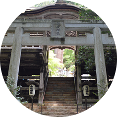 霊峰鞍馬山の神社